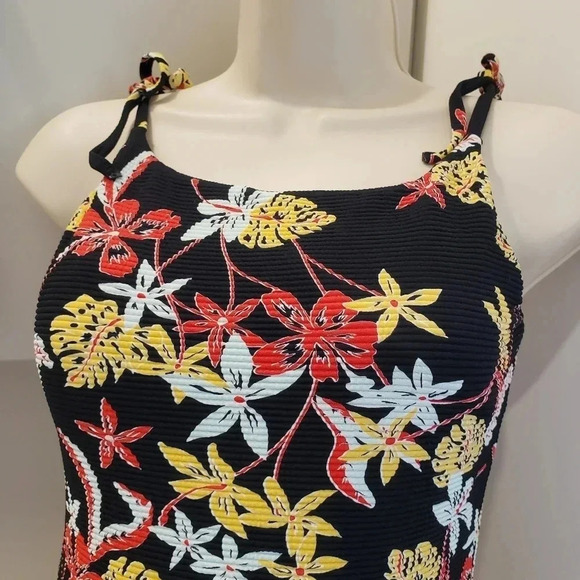2/$25-Quintsoul  NWOT Ribbed Floral One Piece Shoulder Tie Side Tie Size Small - Picture 2 of 13